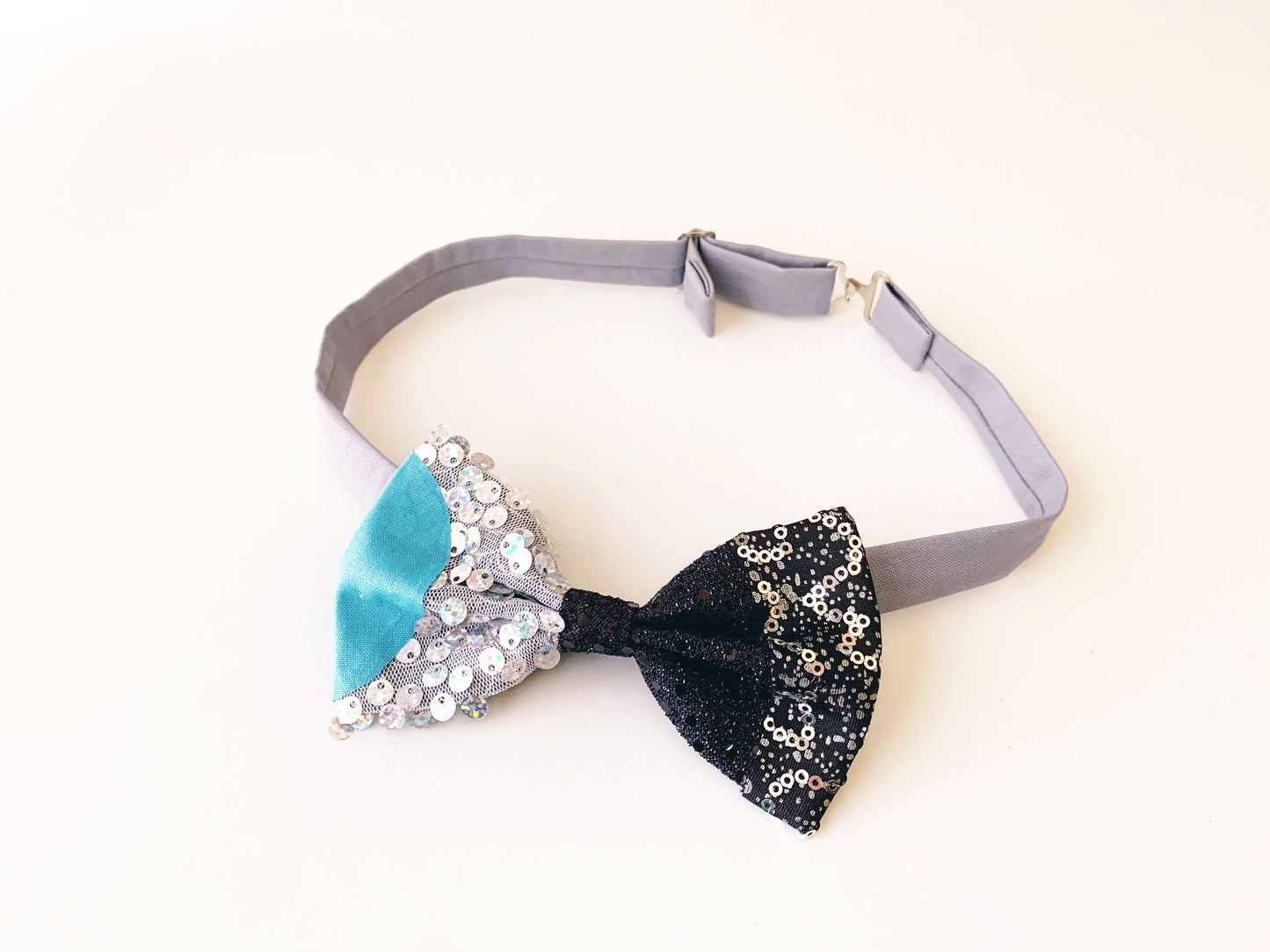 knights uniform bow/bow-tie