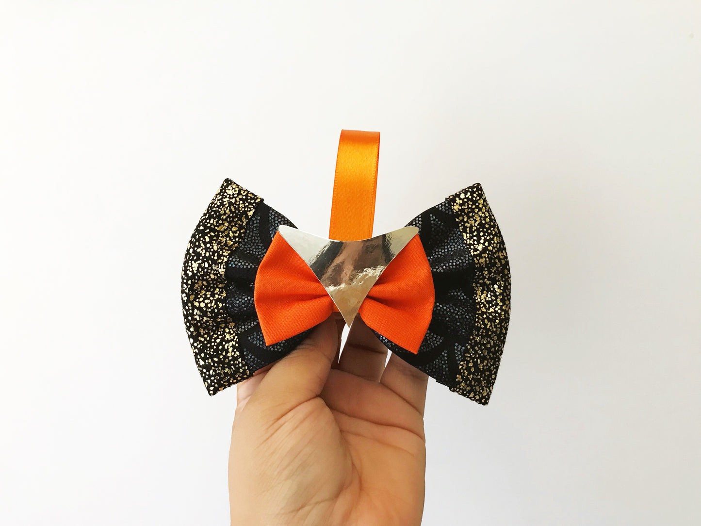 crown bow/bow-tie