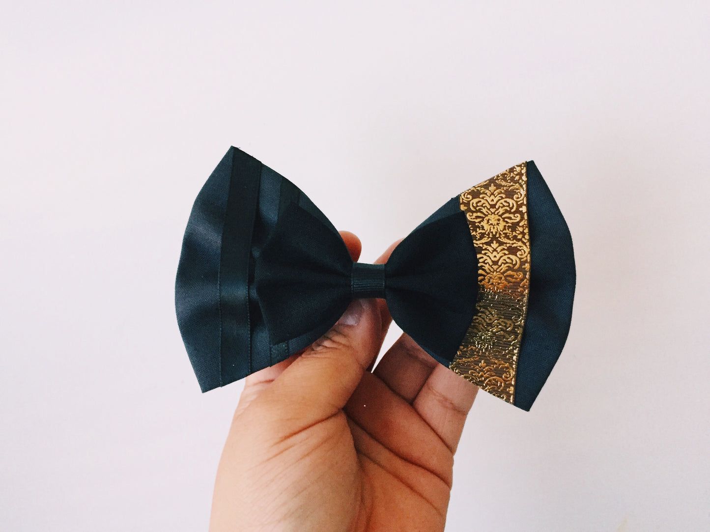 crown bow/bow-tie